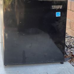 Mini Refrigerator With Freezer 