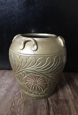 Pottery/vase