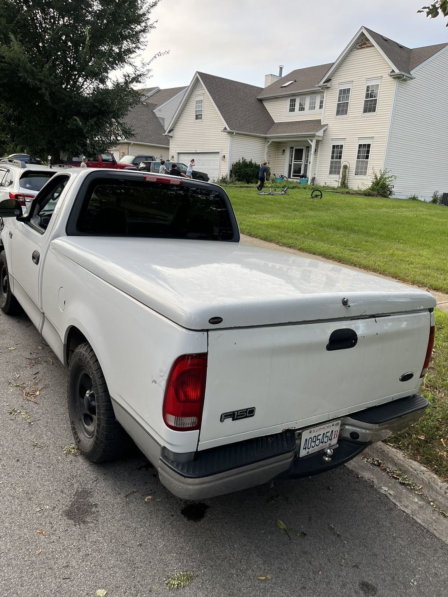 F150 Bed cover (slightly damaged)
