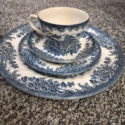 35-Pc Vintage Churchill "The Brook Blue" Set - Made in England - Service for 7