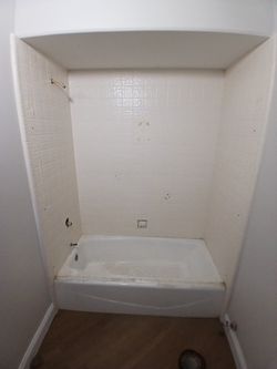 Tub / Tile / Shower