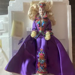Royal Splendor PORCELAIN Barbie - Presidential Collection LTD ED 10950 in box