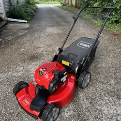 Toro Lawn Mower 7.25 Hp 22”163cc Self Propelled FWD 