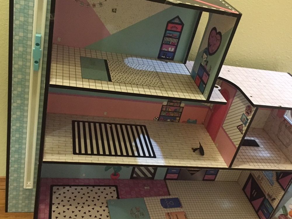 LoL Doll House And Supplies