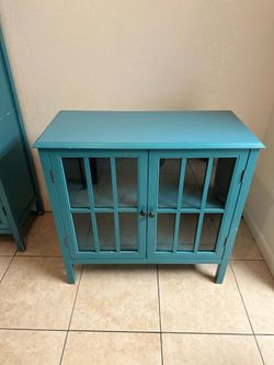Small Cabinet for Sale – Great Condition!