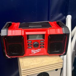 Milwaukee Speaker With Aux 