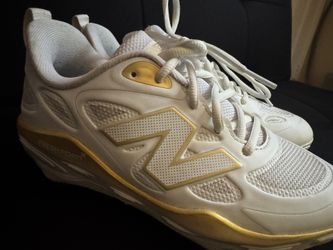 New Balance Women's Fresh Foam X VELO v4 Metal Fastpitch Softball Cleats