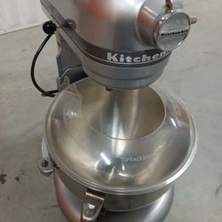 Reduced for Today LIKE NEW: KitchenAid Stand Mixer