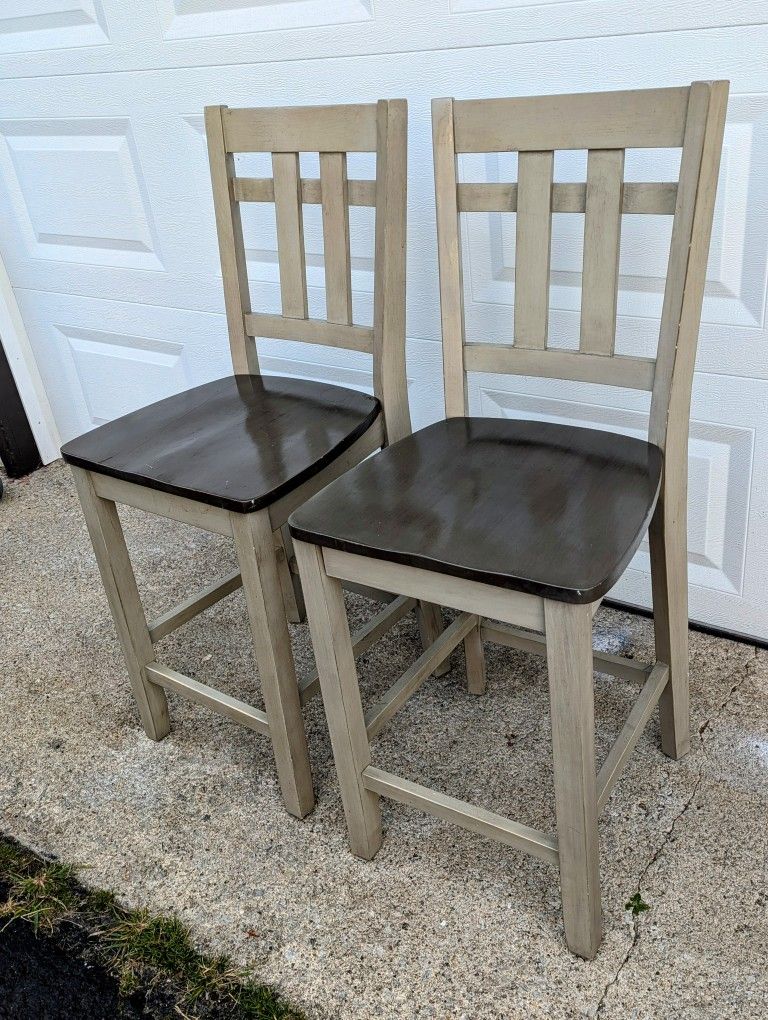 Set of 2 solid wood chairs 24 FROM SEAT TO FLOOR 