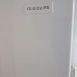 Top and Bottom Fridge Works Excellent!