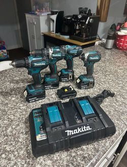 Makita 4 Drill Set 5 Batteries Lot & Fast Charger