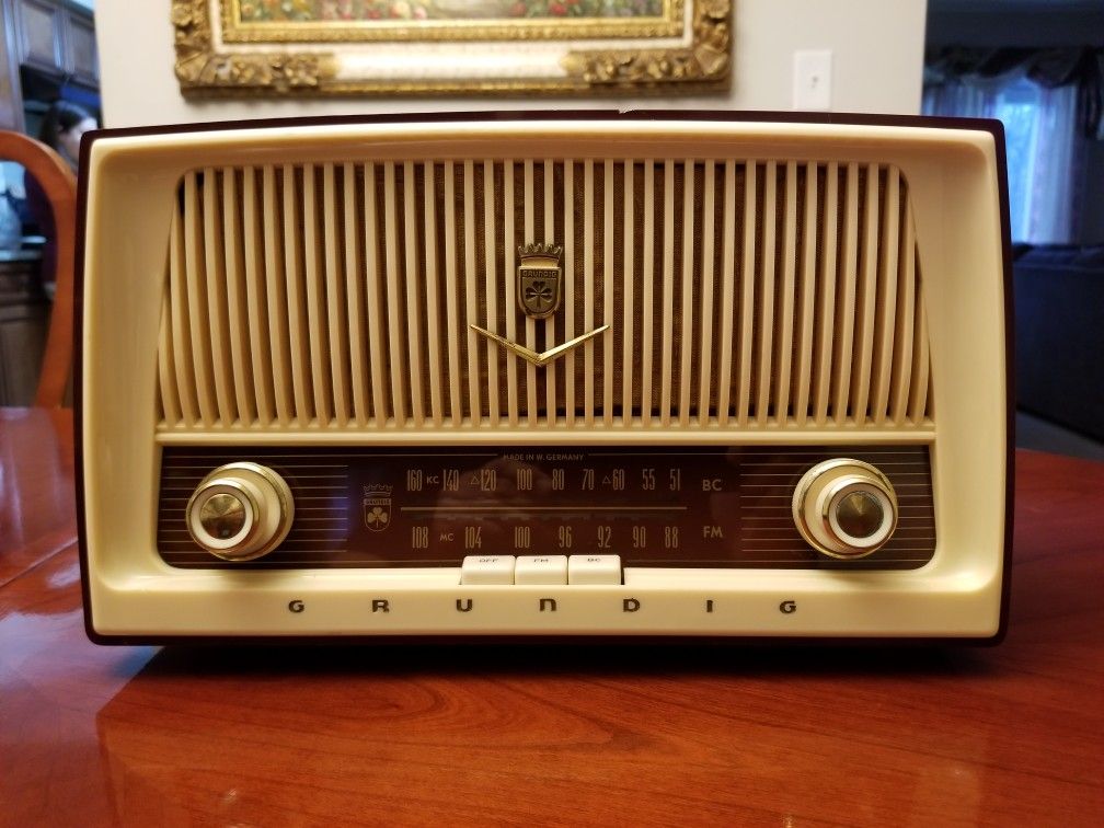 Grundig Majestic Table Radio
