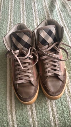BURBERRY  SIZE 40
