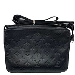 Louis Vuitton Messenger Bag