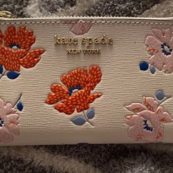 Beautiful Brand New Kate Spade Wallet