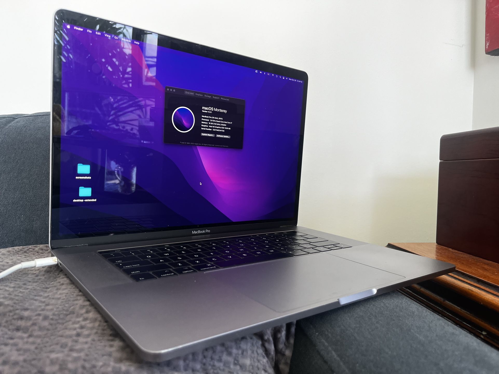2017 MacBook Pro 15in. 16gb Ram, 2.8GHz Quad Core i7 250gb