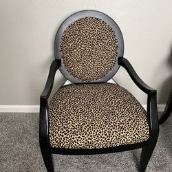 Chairs With Side Table 