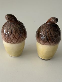 Mini salt and pepper shakers