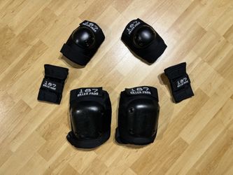 ONLY USED ONCE Skating Pads / Protective Pads / Safety Pads / Knee, Elbow, Wrist Pads