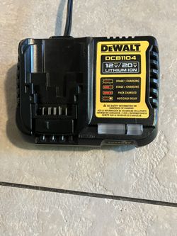 Dewalt 4amp CHARGER 🔌 (DCB1104)