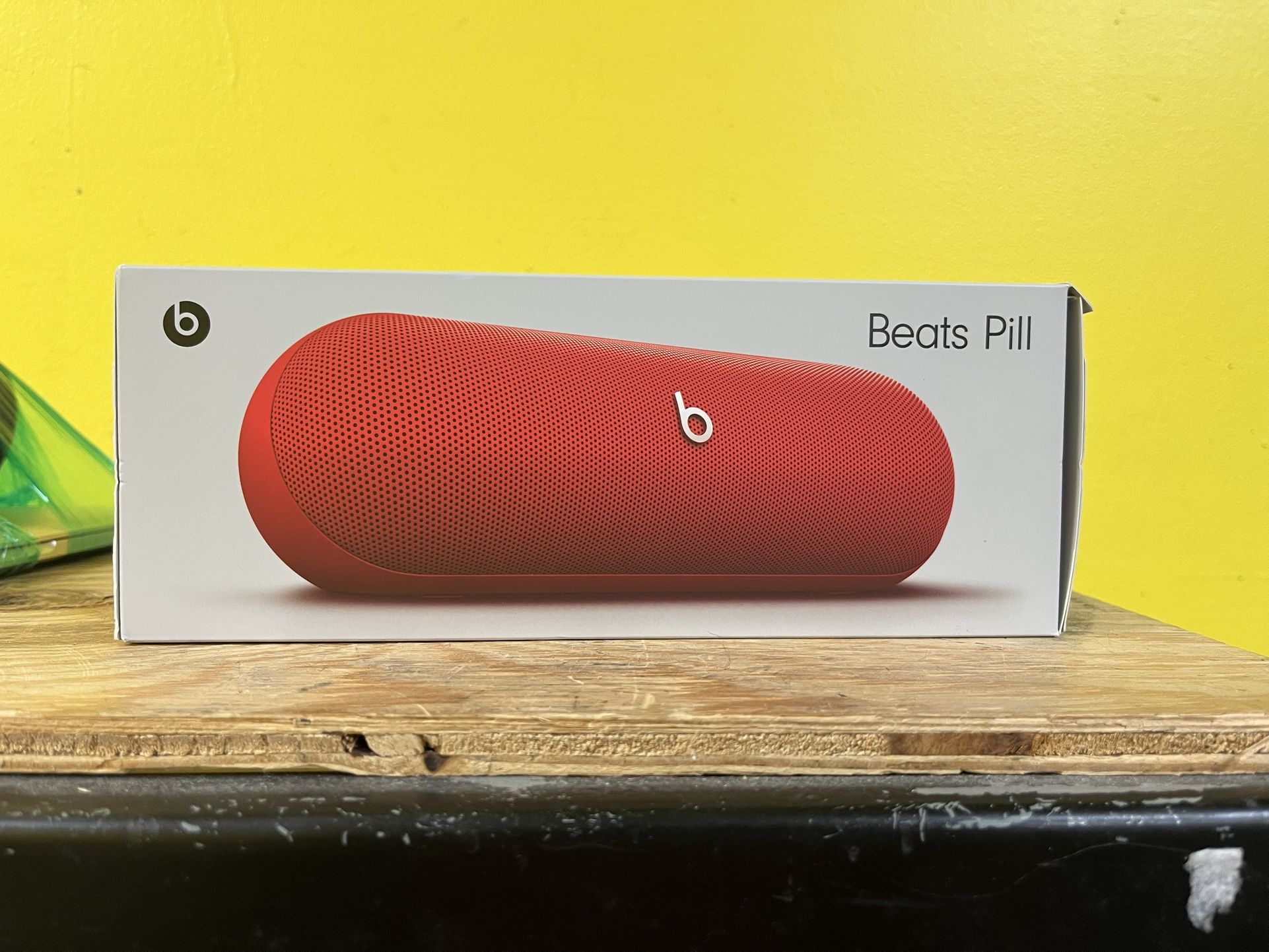 Apple Beats Pill Speaker (BRAND NEW)