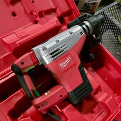 Milwaukee SDS-MAX Demolition Hammer