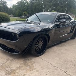2010 Dodge Challenger ( Trades Welcomed)