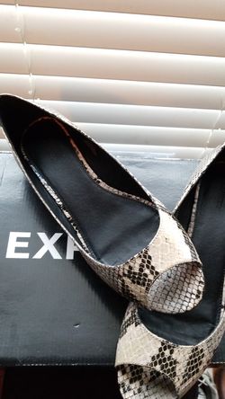 Express wedges great condition size 9