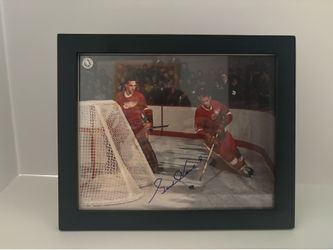 Gordie Howe Red Wings Autographed Framed Photo