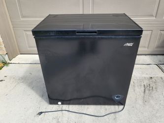 Arctic King Black Chest Freezer