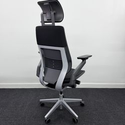 LIKE NEW CONDITION STEELCASE GESTURE CHAIR WITH HEADREST! BLACK FABRIC WITH LUMBAR SUPPORT!