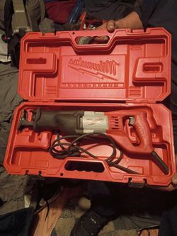 Milwaukee Sawzall w/ Case