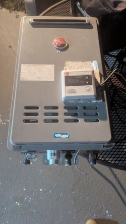 Tankless gas water heater