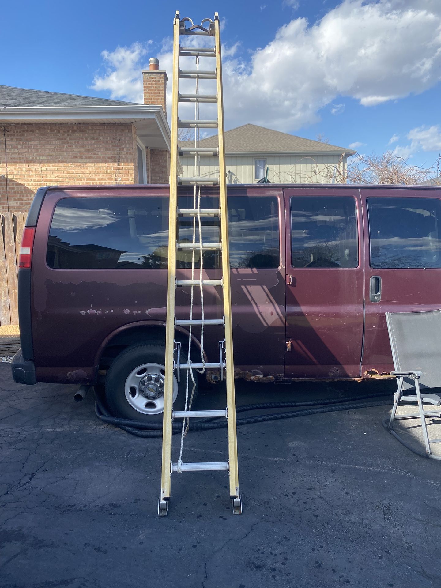 28’ Fiberglass Extension Ladder