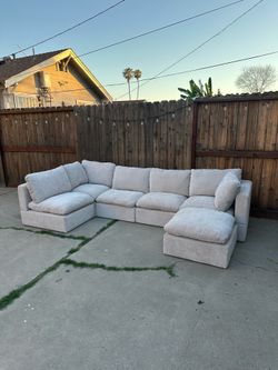 Free Delivery! Cloud Like Modular Sectional Couch