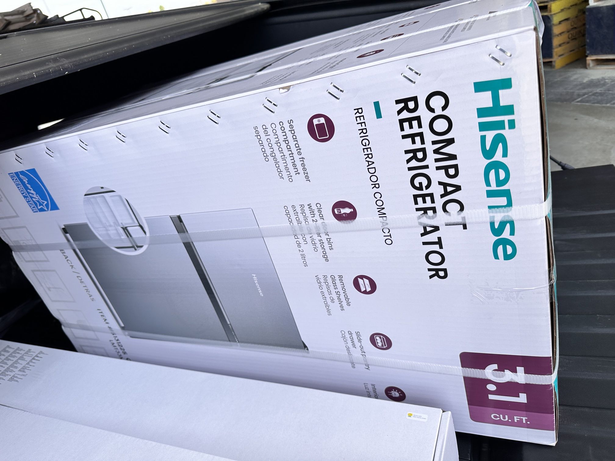 Brand-new unopened Hisense mini refrigerator 3.2cu