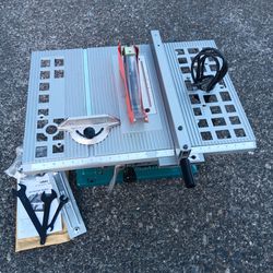 Makita 2708 8.25in 120volt Table Saw.Exstra Insert. Almost New Condition. For Pick Up Fremont Seattle. No Low Ball Offers Please. No Trades 
