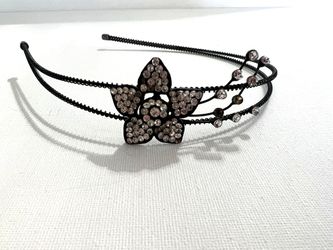 Vintage-style crystal rhinestone flower headband