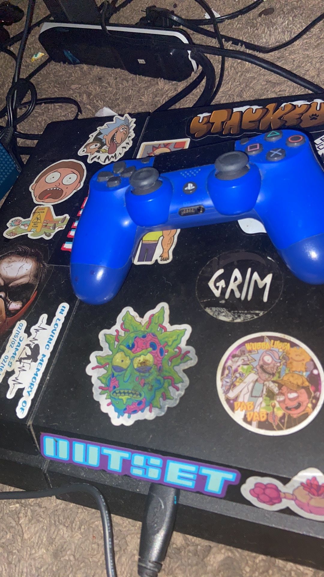 PS4 Silm Comes With Controller And Headphones