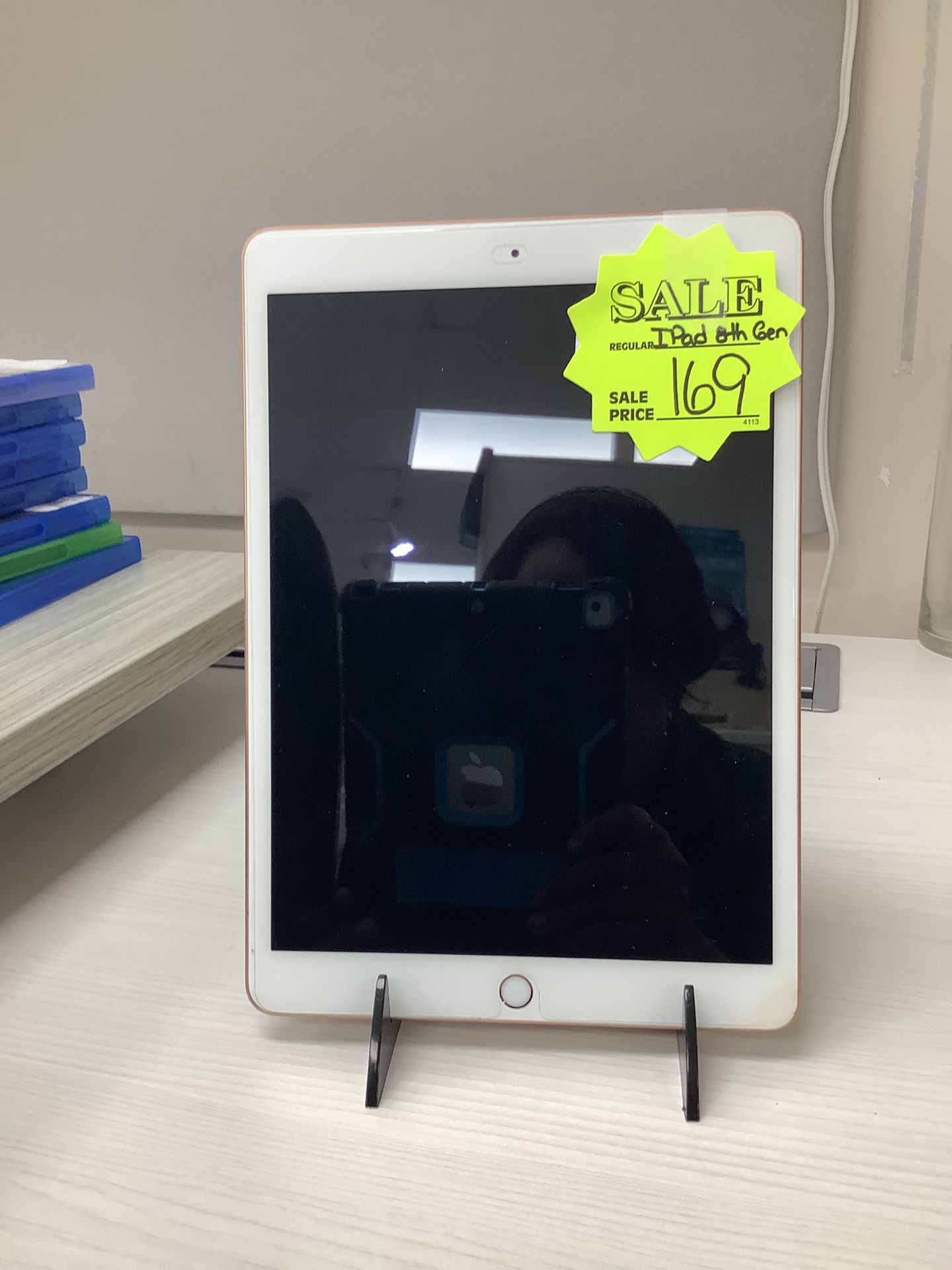 iPad 8th Gen $169 (Rj Cash Pawnshop 2505 NW 183rd St)