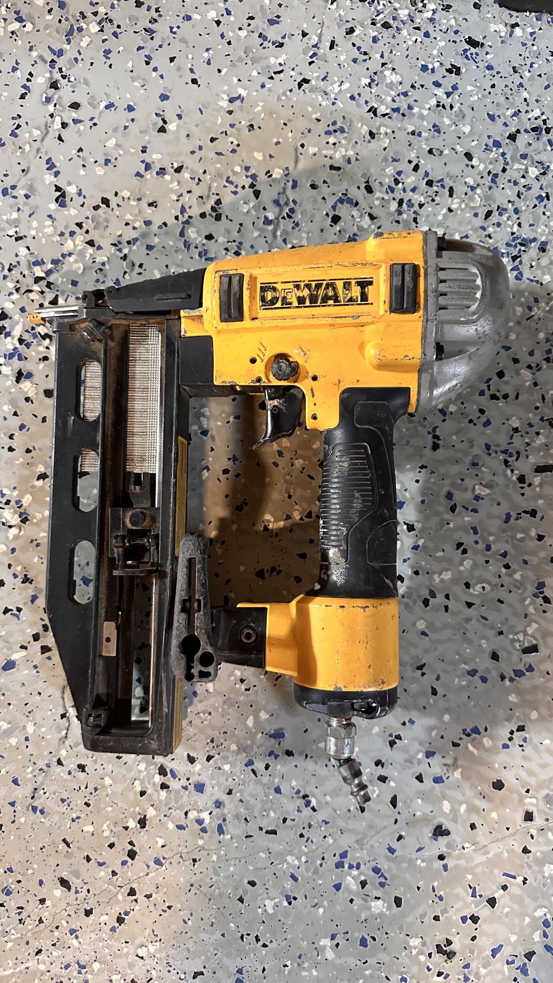 DeWalt Trim Gun 16 G