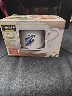 Corelle Coordinates Fruit Basket Gravy Boat Set