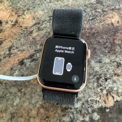 Apple Watch SE 44mm Aluminum Case