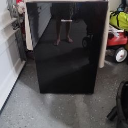Hisense mini fridge black
