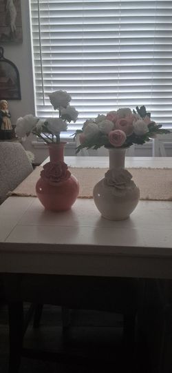 Shabby chic vases with flowers