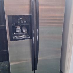 Refrigerator 