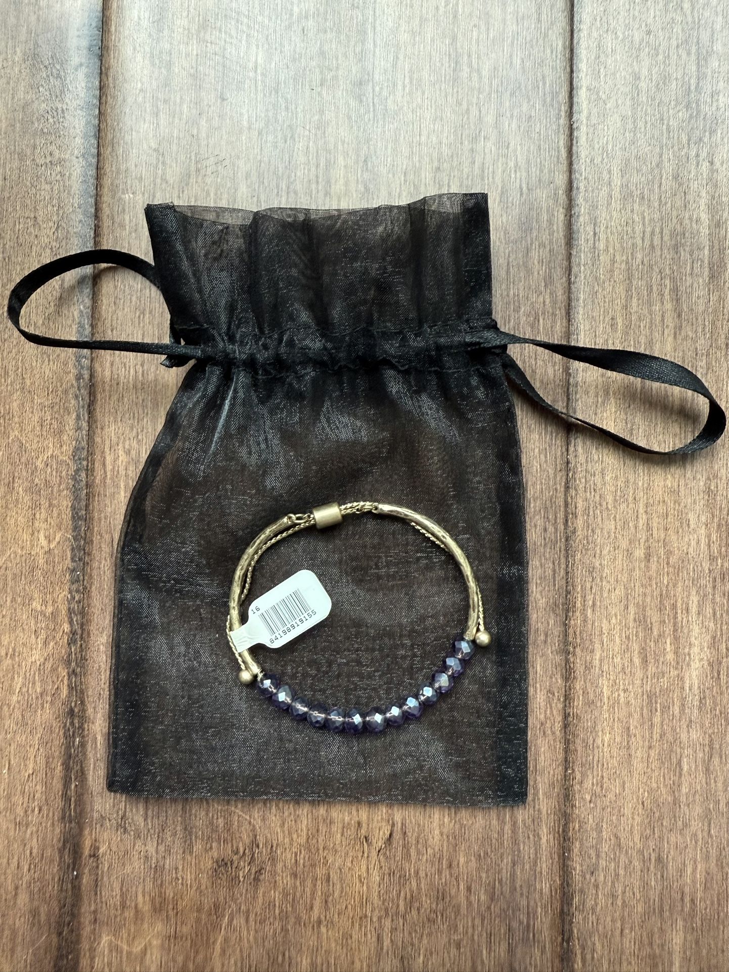 NEW Bracelet Jewelry In Pouch   