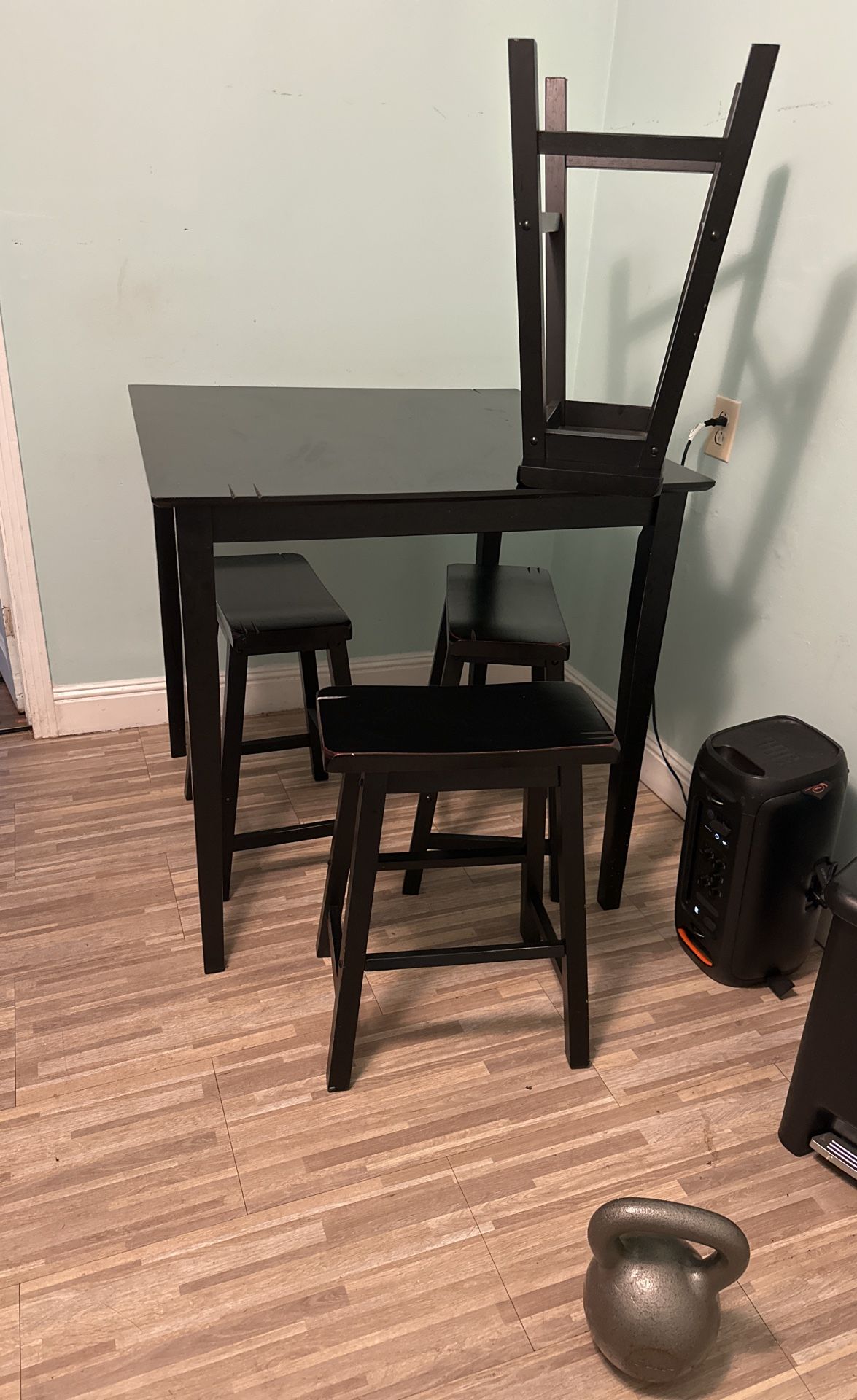 Four chair table in good condition. Ask without obligation.,All Products : American Fashion Style Bags On Sale
