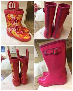 Girls 4 and toddler 7 and rain boots