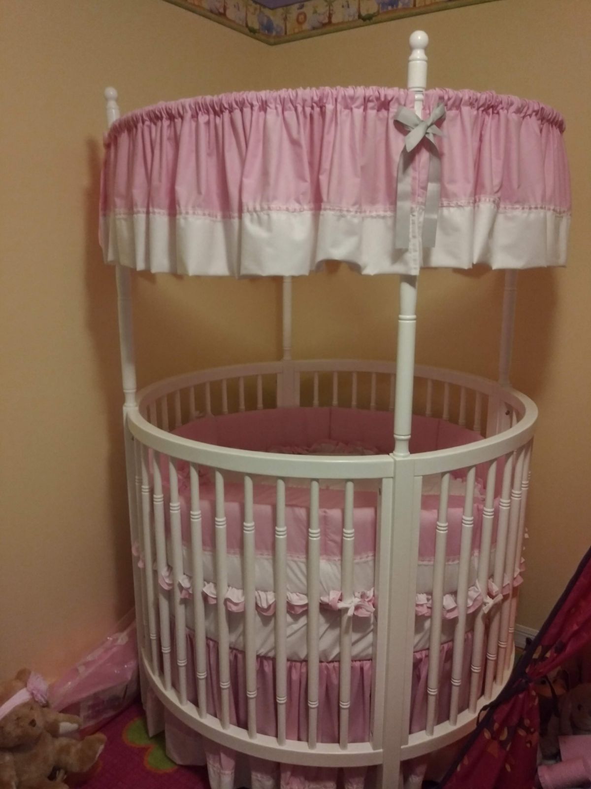 Beautiful Elegant Baby Crib 